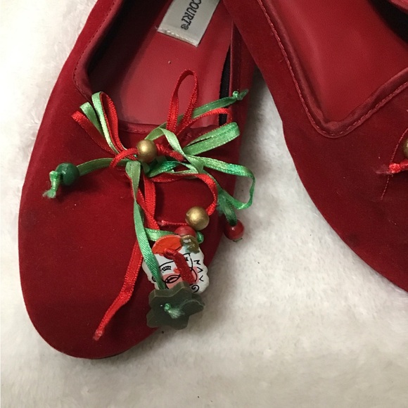 Woman’s size 6 Carriage Court, Christmas red slip on shoes - Picture 3 of 6